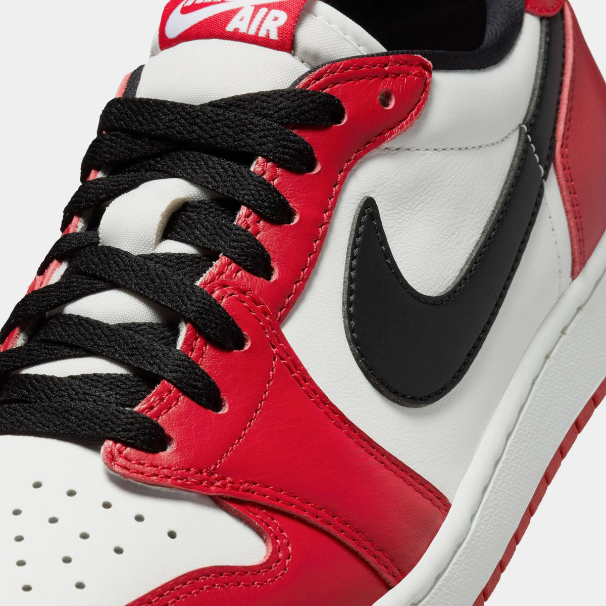 Air  1 Retro Low OG Chicago Mens Lifestyle Shoes (Varsity Red/Black/Summit White)