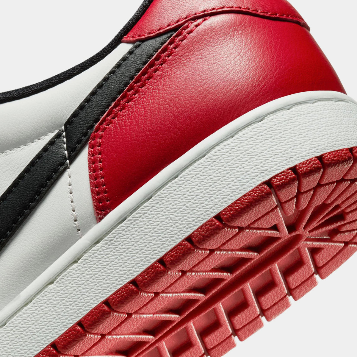 Air  1 Retro Low OG Chicago Mens Lifestyle Shoes (Varsity Red/Black/Summit White)