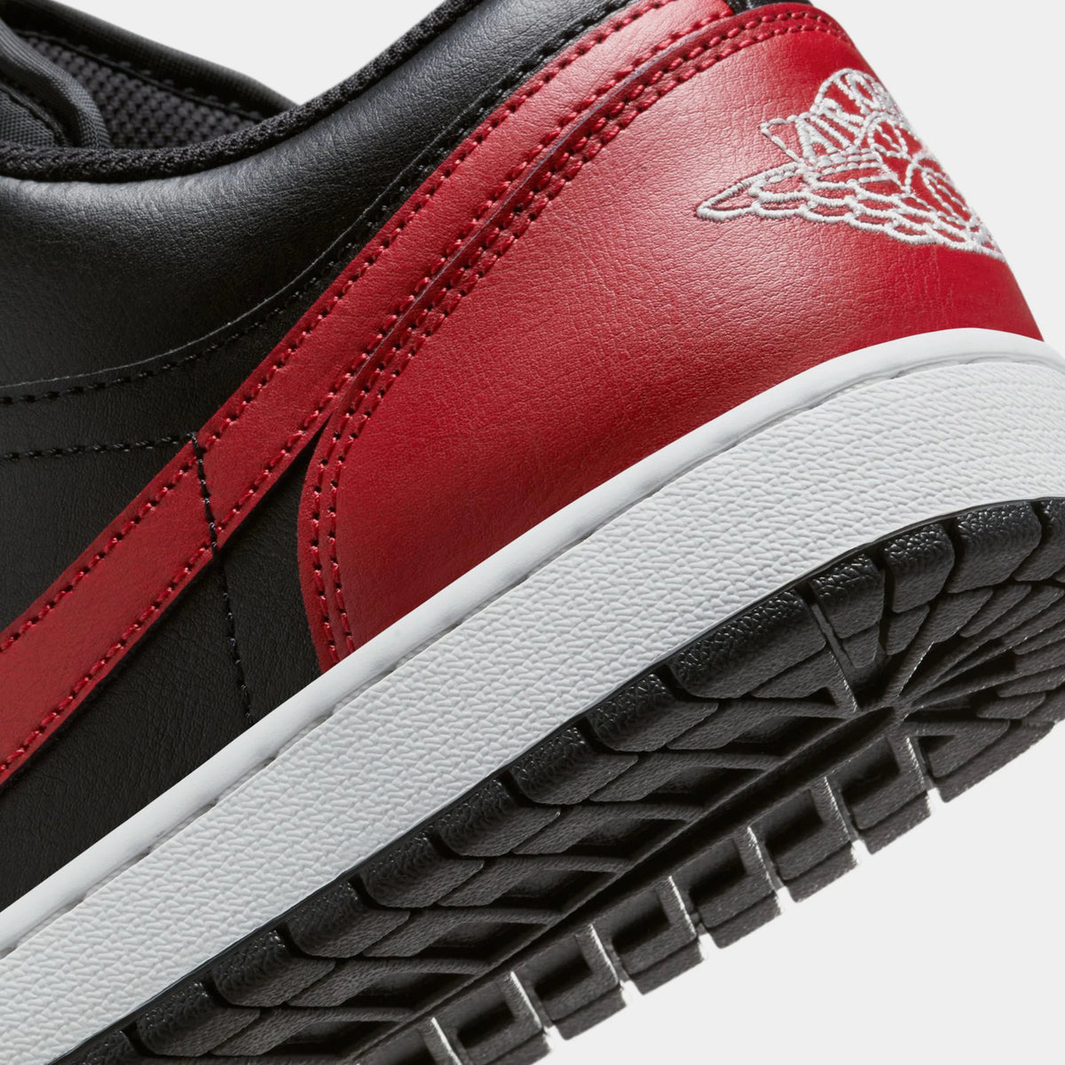 Air  1 Low Mens Basketball Shoes (Black/Summit White/Varsity Red)